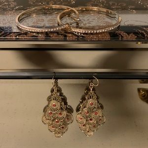 Two pairs of light weight gold earrings
